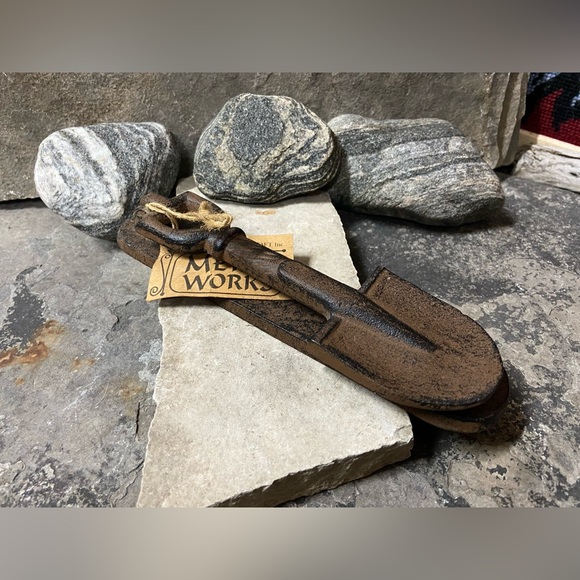 Cast Iron Shovel Door Knocker & Pull Handle - Picture 11 of 12